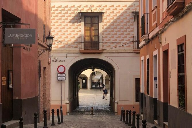 Contrasts of Seville - The Significance of Plaza Nueva and Its Surroundings