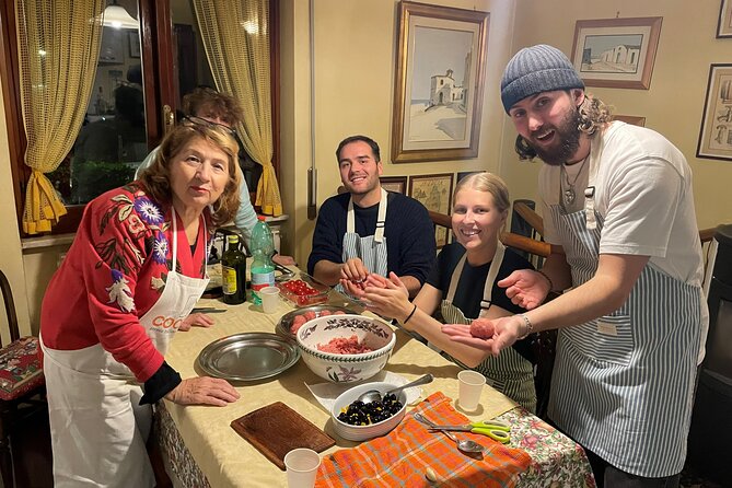 Cooking & eating with Locals in their home kitchen in Rome - What Makes the Cooking Class Unique in Rome?
