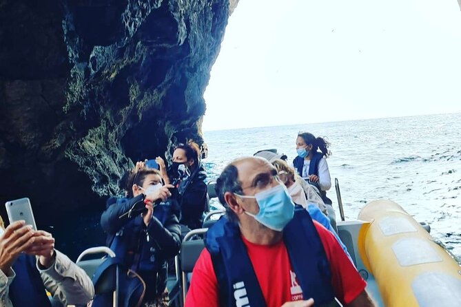 Cruise along the beaches of Arrábida - The Experience of the Crew and Guides