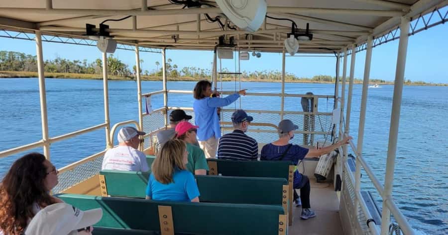 Crystal River: Wildlife Boat Tour with Naturalist Guide - The Boat and Its Capacity at Crystal River