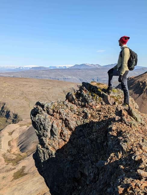 Day Hike to Moskardshnjukar: The Knifes Edge - moderate - Exploring the Peaks of Moskardshnjukar Mountain