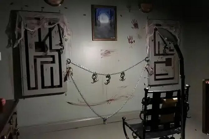 Death and Breakfast - The Clues and Puzzles in the Creepy House