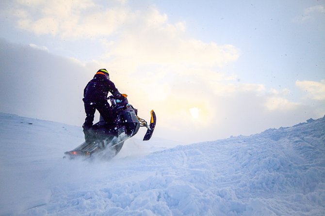 Deep Snow Powder Driving - What Makes the Snowmobile Ride Stand Out