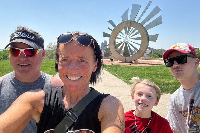 Des Moines Scavenger Hunt Interactive Walking Tour - Engaging Questions and Local Laws