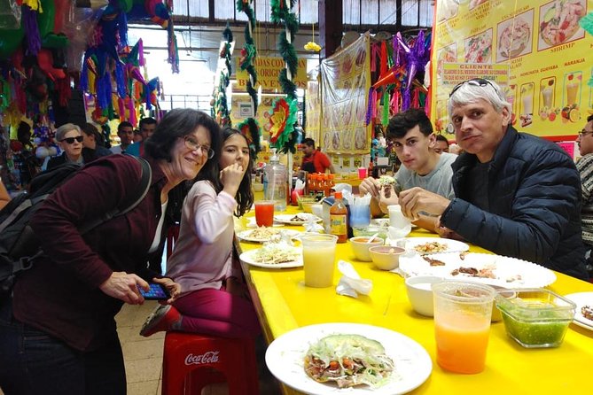 Dia completo PRIVADO, Frida Kahlo, Coyoacán, Xochimilco y Murales de la UNAM. - Xochimilco’s Floating Gardens and Trajinera Ride