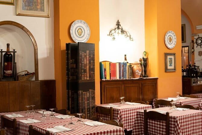 Dinner and Concert with "Three Tenors": A Real Italian Experience - The Venue: Santo Stefano al Ponte Church