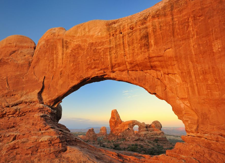 Discover Arches National Park: Private Tour from Moab - Exploring the Iconic Delicate Arch Up Close