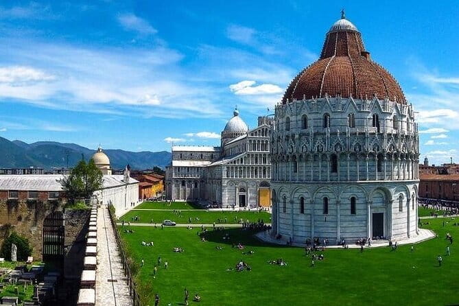 Discover Lucca and Pisa and Enjoy Buccellato Cake: Full Day Tour - Visiting Pisa’s Piazza dei Miracoli and the Leaning Tower