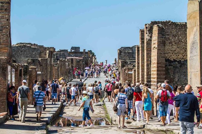 Discover Pompeii: Small Group Tour with Expert Archaeologist - Exploring Pompeii’s Gates and Main Streets