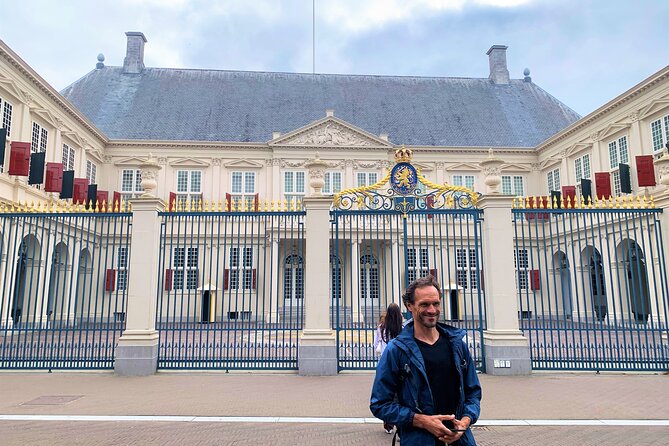 Discover The Hague with a self-guided Outside Escape city tour - Exploring the Iconic Hofvijver and Its Surroundings