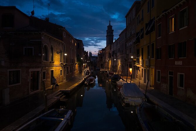 Discover Venice Ghostly Lore on Foot - Starting Point and Tour Timing in Venice’s Evening Atmosphere