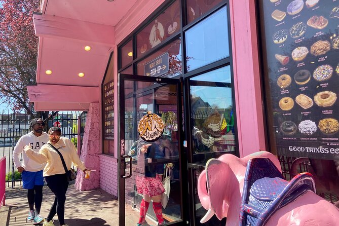 Doughnuts and Coffee Bike Tour: Local Secrets - Visiting Blue Star Donuts: A Culinary Innovation