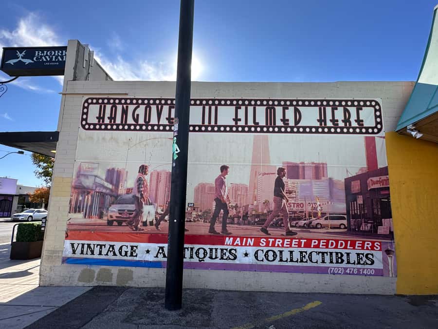 Downtown Las Vegas walking tour in French - Starting at the Mythical Chapels of Old Las Vegas