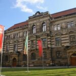 Dresden's 'Balcony of Europe': A Self-Guided Audio Tour along the River Elbe - Starting Point at Schloßplatz and the First Impressions