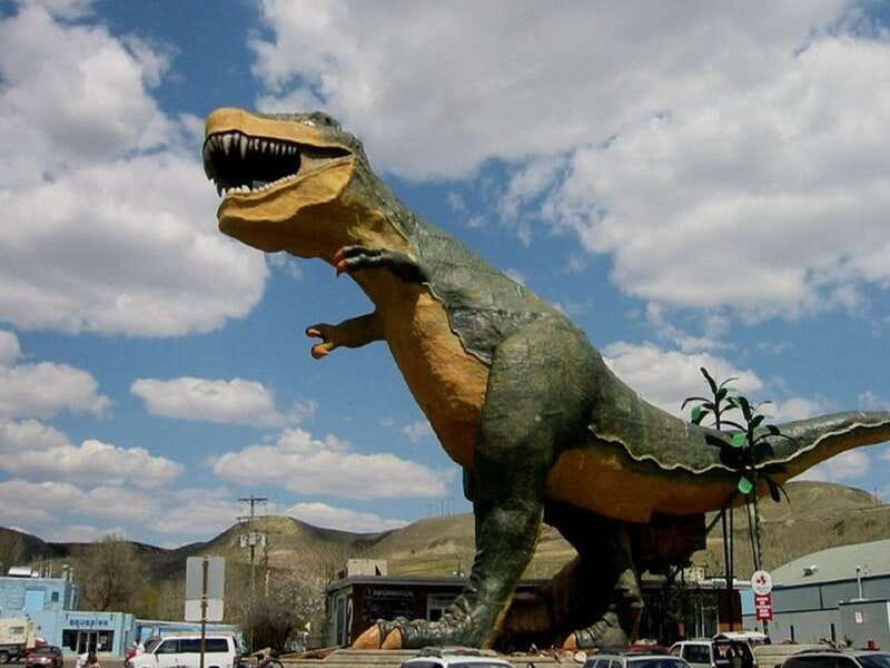 Drumheller: Bad Land & Dinosaur Museum Tour from Calgary - Exploring Dinosaur Valley and Fossil Discoveries