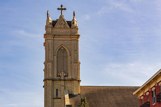 Dubuques Historic Downtown GPS Self Guided Walking Tour - Exploring the Julien Dubuque Monument and Historic Hotel