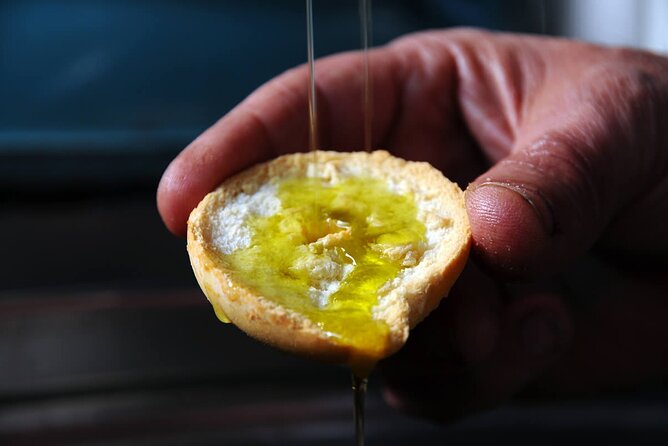 E-bike tour in Ostuni. Oil mill, Dolmen and huge olive trees - Encountering the 4000-Year-Old Dolmen of Montalbano