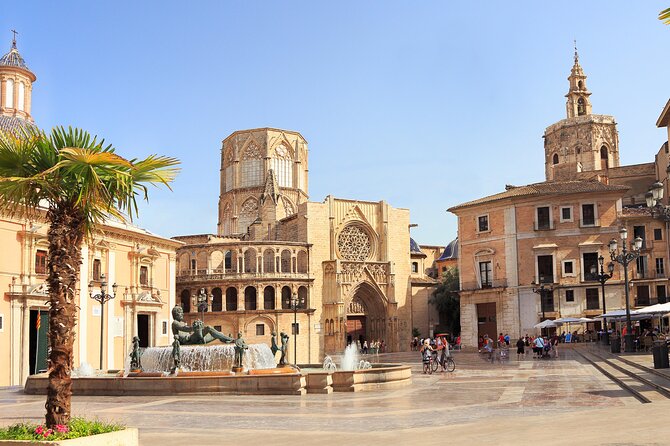 e-Scavenger hunt Valencia: Explore the city at your own pace - The Convenience of a Mobile App-Based City Game