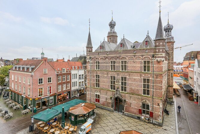 e-Scavenger hunt Venlo: Explore the city at your own pace - Exploring the House of the City of Venlo from 1600