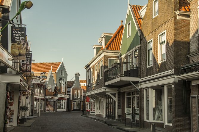 e-Scavenger hunt Volendam: Explore the city at your own pace - Practical Details and Accessibility