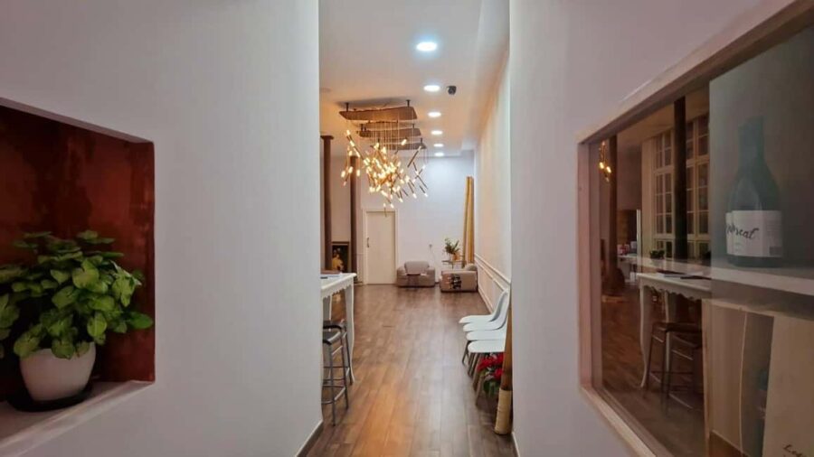 Echegaray 5, Málaga center: Wine & Relax Experience: Massage + Wine tasting - What the Relax & Wine Experience Includes