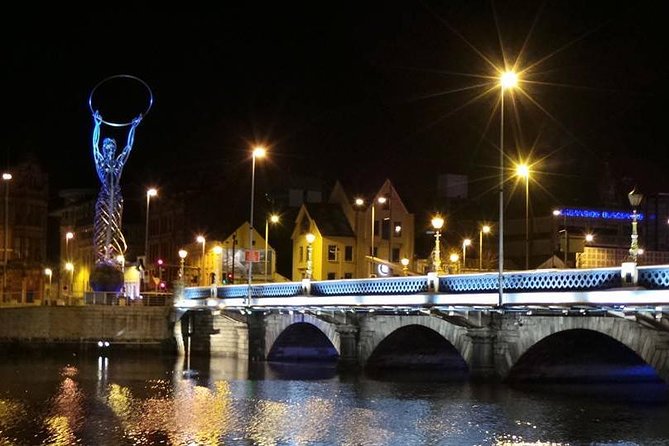 Eclectic Belfast City Center Walking Tour / Experience. - Walking Through the Belfast Entries and Rebel Streets