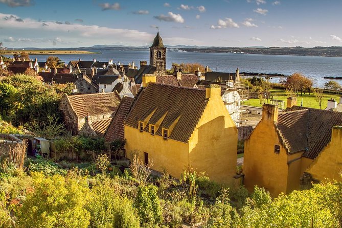 Edinburgh: The Outlander, Palaces & Jacobites Tour - Visiting Culross: A Medieval Village in Outlander