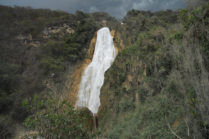 El Chiflon Waterfalls and Montebello Lakes Day Trip from Tuxtla Gutiérrez - El Chiflon Waterfalls: The Power of Nature