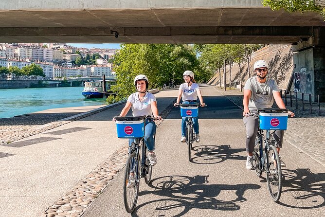 Electric bike ride in the Parc de la Tête d'Or - 2h - Visiting the Saône River and Its Colorful Buildings