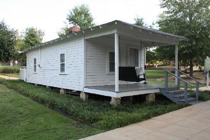 Elvis Presley Birthplace Park in Tupelo with Transport from Memphis - Visiting Elvis’s Modest Two-Room House in Tupelo