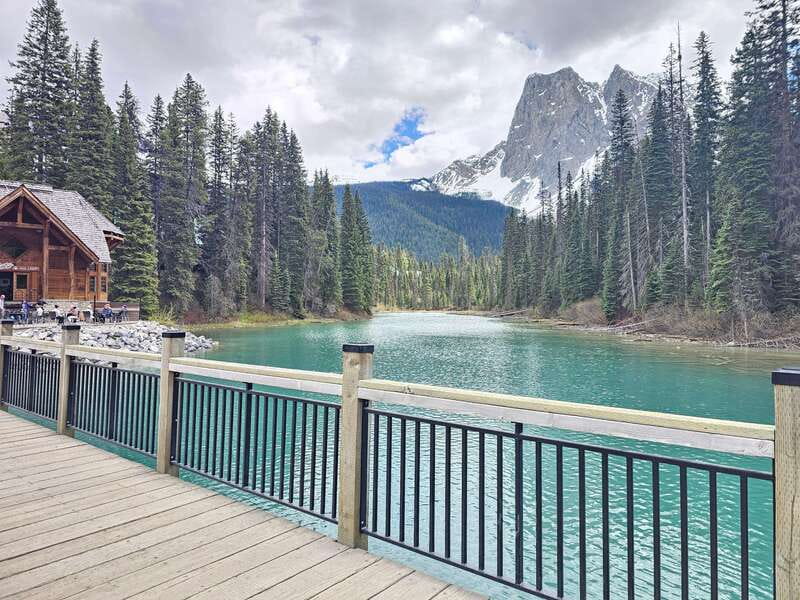 Emerald Lake, Lake Louise, Johnston Canyon & Banff Tour SUV - Discovering Emerald Lake in Yoho National Park
