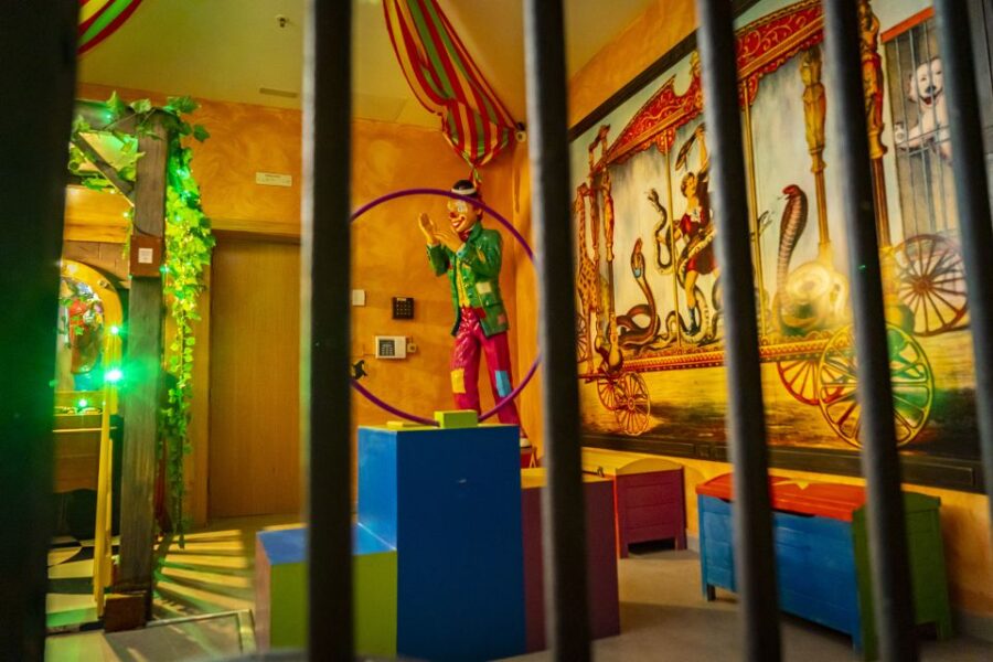 Escape room "The gratest show on earth" at Holidayworld - Exploring the 50s Circus Atmosphere in the Escape Room