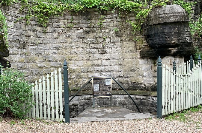 Eureka Rocket Ghost Tour - Expert Narration and Personalities of the Guides