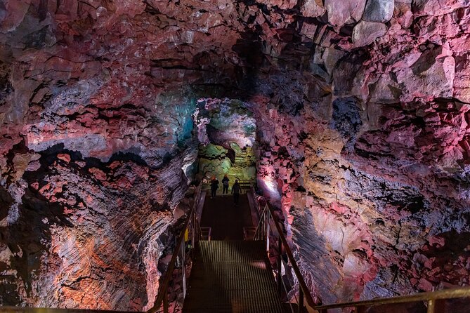 Evening Lava Tunnel Tour and Northern Lights - Starting Your Night with a Visit to Raufarhólshellir Lava Cave
