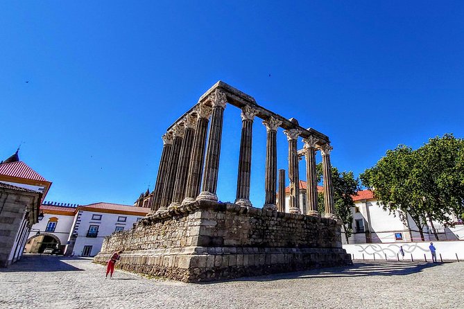 Evora & Alentejo Wine Region Private Luxury Tour - Exploring Evora’s UNESCO-Listed Old Town