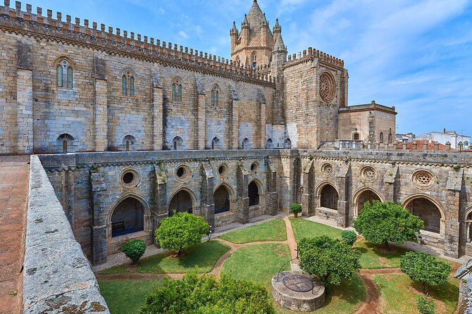 Évora Catholic History Tour - Starting at Praçe do Giraldo for a Historic Évora Introduction