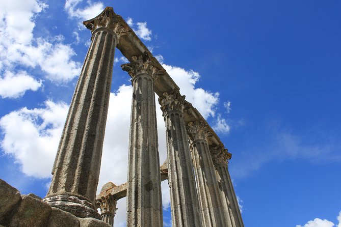 Évora & Monsaraz Wine Taste Small-Group Full Day Tour - Visits to the Chapel of Bones and the São Francisco Church