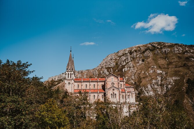 Excursion to Lakes of Covadonga and Cangas de Onís from Gijón - Visiting the Lakes of Covadonga: Natural Beauty and History