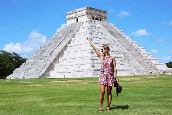 Experience Chichén Itzá: Full Day Tour with Cenote & Valladolid - Visiting the Iconic Chichén Itzá with a Guided Tour