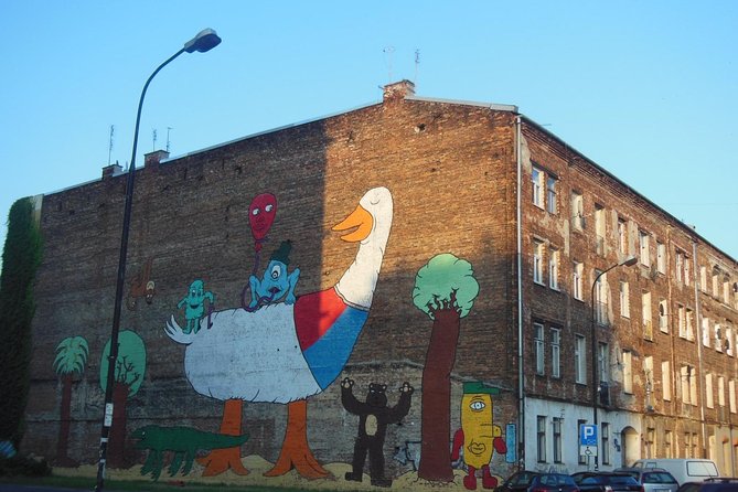 Exploration tour through the district of Praga - authentic and legendary - Discovering the Imagination of Local Residents at the Pomnik Praskiej Kapeli Podworkowej