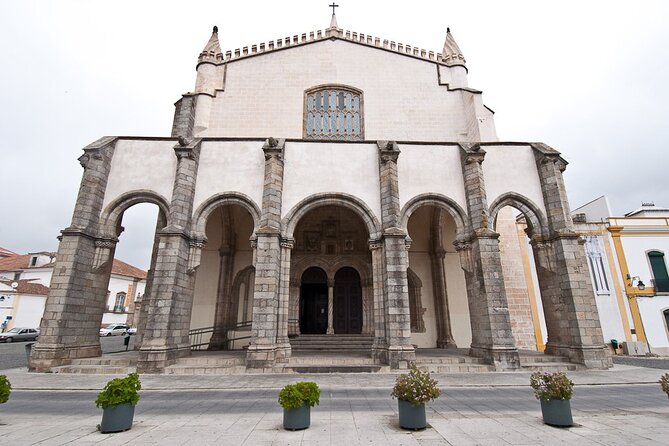 Explore the Highlights of Evora: Self-Guided GPS and Audio Tour - Visiting the Banco de Portugal Building