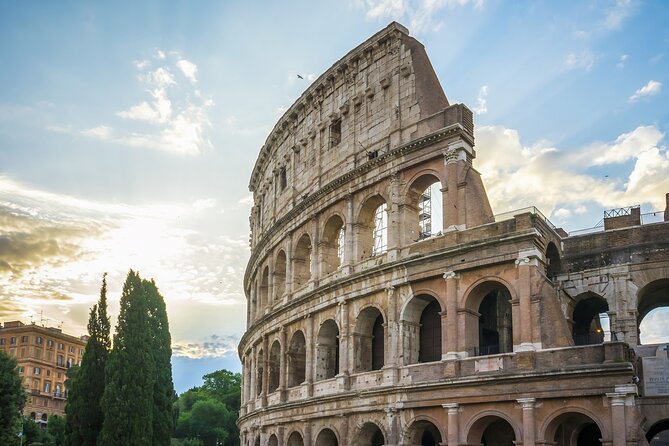 Express Colosseum Tour& Ancient Rome Access - Logistics: Meeting Point and Group Size