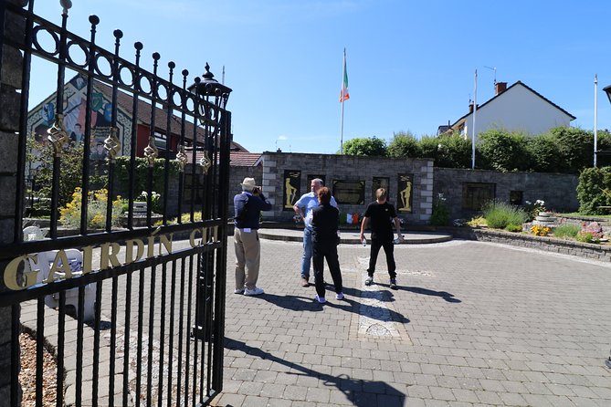 Falls road Murals Walking Tour with former prisoners - Highlights of Belfast’s Murals and Political Symbols