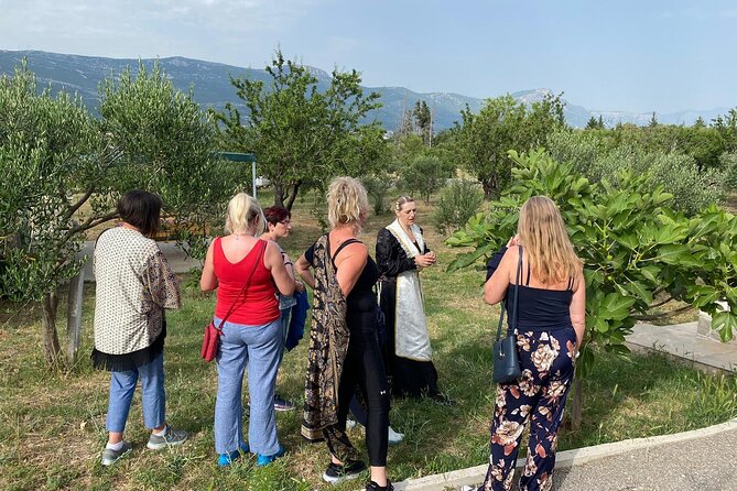 Family-run Vineyard Tour & Award Winning Wine Tasting/Delicacies - Behind the Scenes in the Wine Cellar