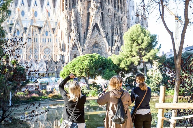 Fast Track Sagrada Familia Guided Tour - Convenient Meeting Point and Easy Booking