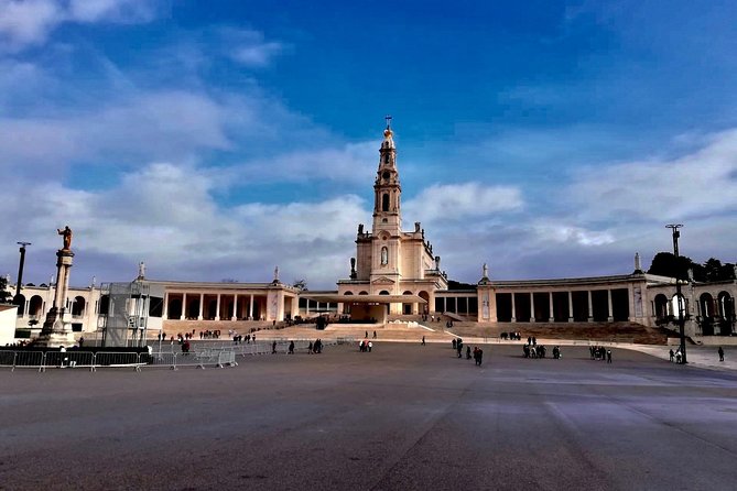 Fatima Tour + Batalha Monastery + Nazareth + Óbidos - Nazaré’s Massive Waves and Coastal Charm