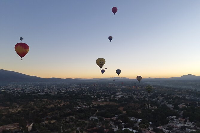 Flight in Globe, visit archaeological area, breakfast and transport - Visiting the Teotihuacan Archaeological Site