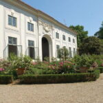 Florence Gardens: the Boboli and the Bardini Gardens Private Tour - Walking Through the Medicis Boboli Gardens