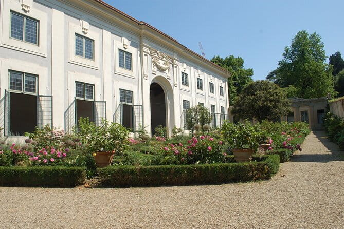 Florence Gardens: the Boboli and the Bardini Gardens Private Tour - Walking Through the Medicis Boboli Gardens
