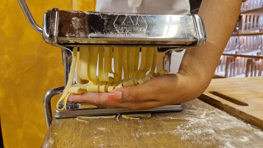 Florence: Pasta-Making Class with Wine tasting - Making Fresh Pasta in a Florence Neighborhood